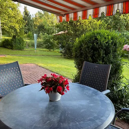 Apartment Mit Gartenblick *